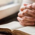 祈りを英語で表現すると？あの名言も祈りだった！